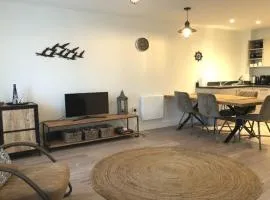 Estuary View, Central Stay with Parking