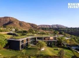 StayVista at The Earth Stone with Infinity Pool, Lawn
