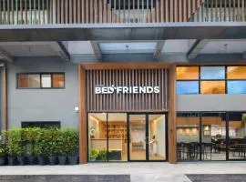 BED Friends Poshtel