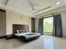 Ultra-Luxurious 3BHK 1st Floor of bungalow