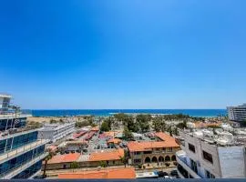Stunning Sea & City View Apt - 3 min Walk to Beach