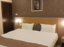 Guwahati में, होटल Hotel Tropical Inn near Downtown