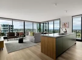 Elevated 3BR Stay - Views Amenities Parking