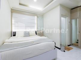 Tree Homestay Mitra RedDoorz, hotell i Kasri