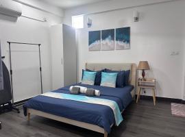Riviera Cove - Transit Apartment, 15 mins to Airport, hotel v mestu Male City