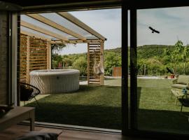 WOWCABIN - Lovas, Hotel in Lovas