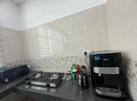 ALLURA Homestay, hotell i Chemor