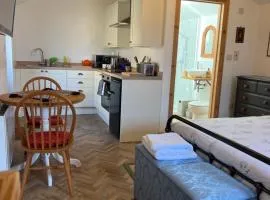 Mini Treacle Cottage