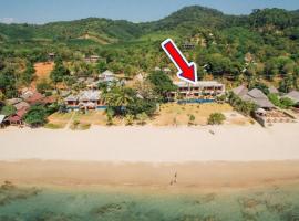 Beachfront! 2 Bedroom Apartment A4 - 110 Sqm, hotel a Ko Bu Bu