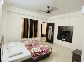 Hotel Chandram 966o9o1oo6 - 400mtr I 7min walking from ShreeNath Ji temple Nathdwara By SK, hotel a Nāthdwāra