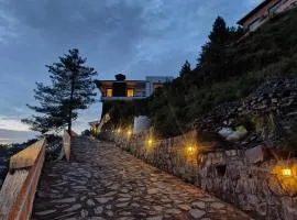 Firdaus at Theog - Luxurious 4 Bedroom Mountain View Villa