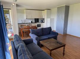 Modern 2-Bedroom Apartment in Tau, hotel Strand városában