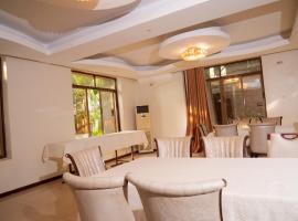 Ra Heritage Village Hotel, hotel en Kitende