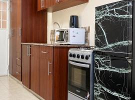 Kin Bnb – hotel w mieście Ruaka