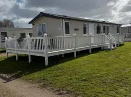 Serenity 2 and Serenity 1 Central lounge sleeps 6 3 bedrooms with 2 bathroom