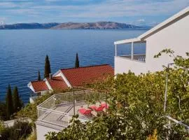Apartment Mediera sea view 2 by Villas Guide
