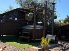 Four seasons Shepard hut with wood fuel hot tub Country retreat wood can be supplied for extra