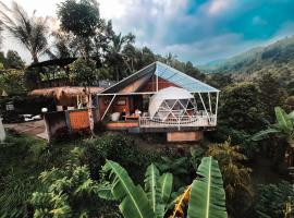 Moondock Luxury Camp – hotel w mieście Munduk