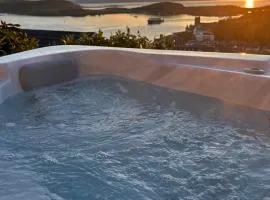 Tigh Beag Pod with Hot Tub