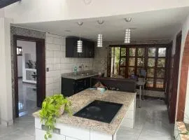 Casa Escazú Centro, 2 balcones y vista natural