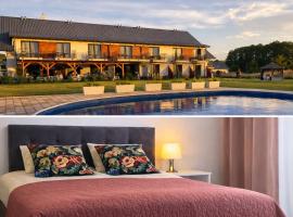 Kameralnie w Jantarze, basen z podgrzewaną wodą, hotell i Jantar