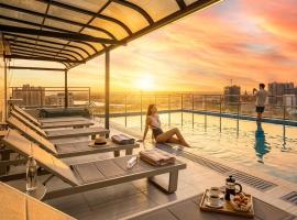 SKYCONDO - Sky Pool Experience in BKK - Laundry included, hotell i Phnom Penh
