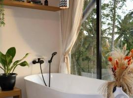 15 mins from barge with tub + wifi (glass cabin), hotel em Samal