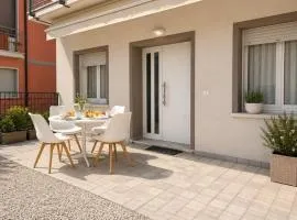 Casa Michela - Trilocale Deluxe con terrazza privata by Agenzia Cocal