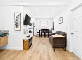 Quiet&Comfy 3BDRS Apt near DT, Concordia, Parking