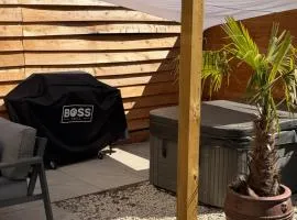 Couples Spring Break With Alpacas & Private Hot Tub in the Quaint Dorset Countryside with BBQ