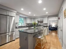 Bright & Spacious Home near to Beaches & Dock SQ