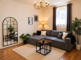 Urban Hideaway - Stylish Downtown Apartment