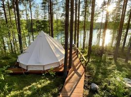 Alaska Glamping Linnansaari, khách sạn ở Savonlinna