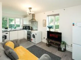 Cosy 1 bed flat with Sofa Bed up to 4 guests