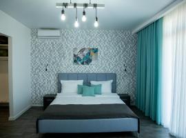 Sunday Caprice, hotel a Sanzhiyka