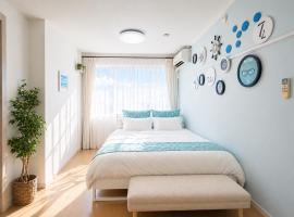 キャンペーン中交通便利日本橋駅から徒歩1分3室2トイレ広い宿泊ですshoppingとfoodの楽園です, hotel i Osaka