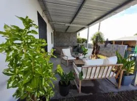 Petit cocon au coeur des baies roses