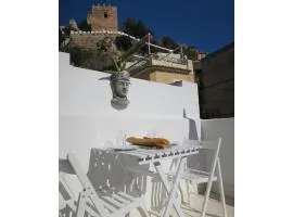 Casa al Castillo - charming & authentic townhouse - terrace with stunning castle views