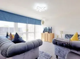 LMV Property - 4 Bedroom - Basildon Home Sleeps 8 - Parking & WiFi