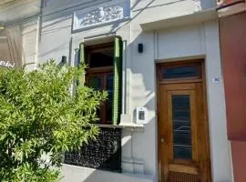 Encantadora Casa Grande & Luminosa en el Centro de la Ciudad