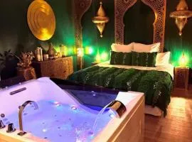 Suite Riad Luxe avec jacuzzi proche Disney