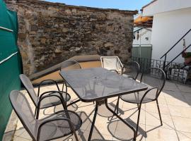 HOST4U - AGRITURISMO Il Geco IV, Appartamento con Terrazza, hotel a Civezza