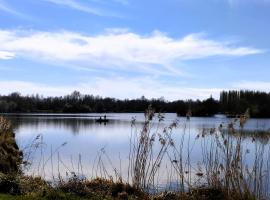Pescalis Résidence Les Maisons du Lac, hotel u gradu Moncoutant