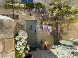 Wisteria Cottage - 2 bed near Bath & many NT sites