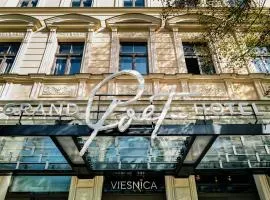 Grand Poet Hotel and SPA by Semarah