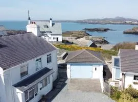 Porth Diana House -SLEEPS 10- SEA VIEWS- TREARDDUR