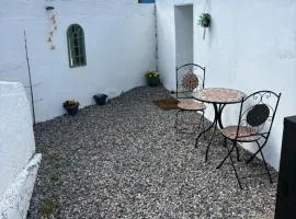 The Cottage at the Ballinadee bus