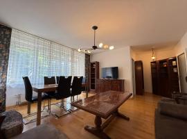 Altmodische 3 Zimmer Wohnung, hotell i Monheim