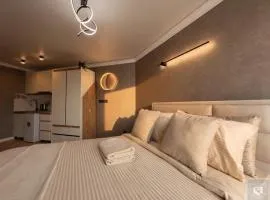 RentHouse Apartments - Airport Sleep Stop Studio