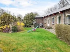 10 person holiday home in